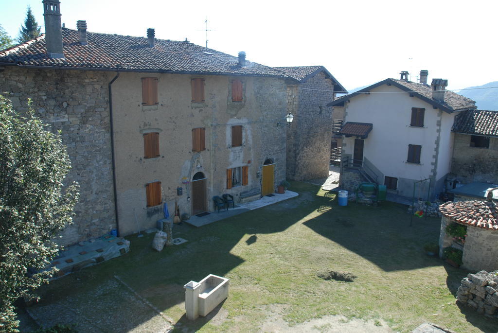 Bed&Breakfast Castello Regina Brembilla Camera foto