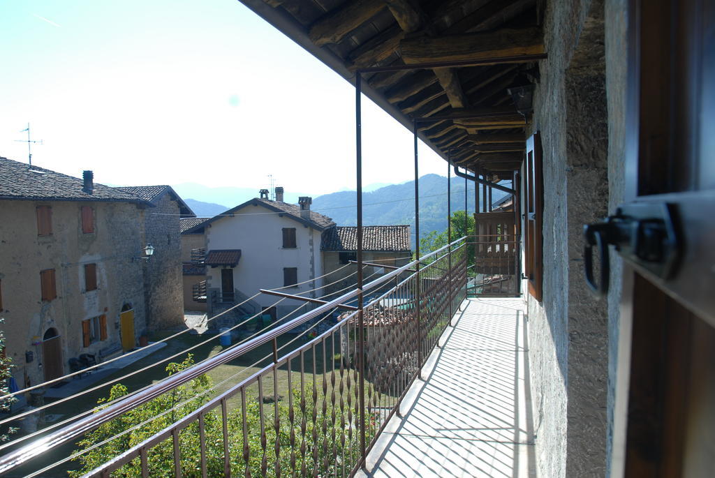 Bed&Breakfast Castello Regina Brembilla Camera foto